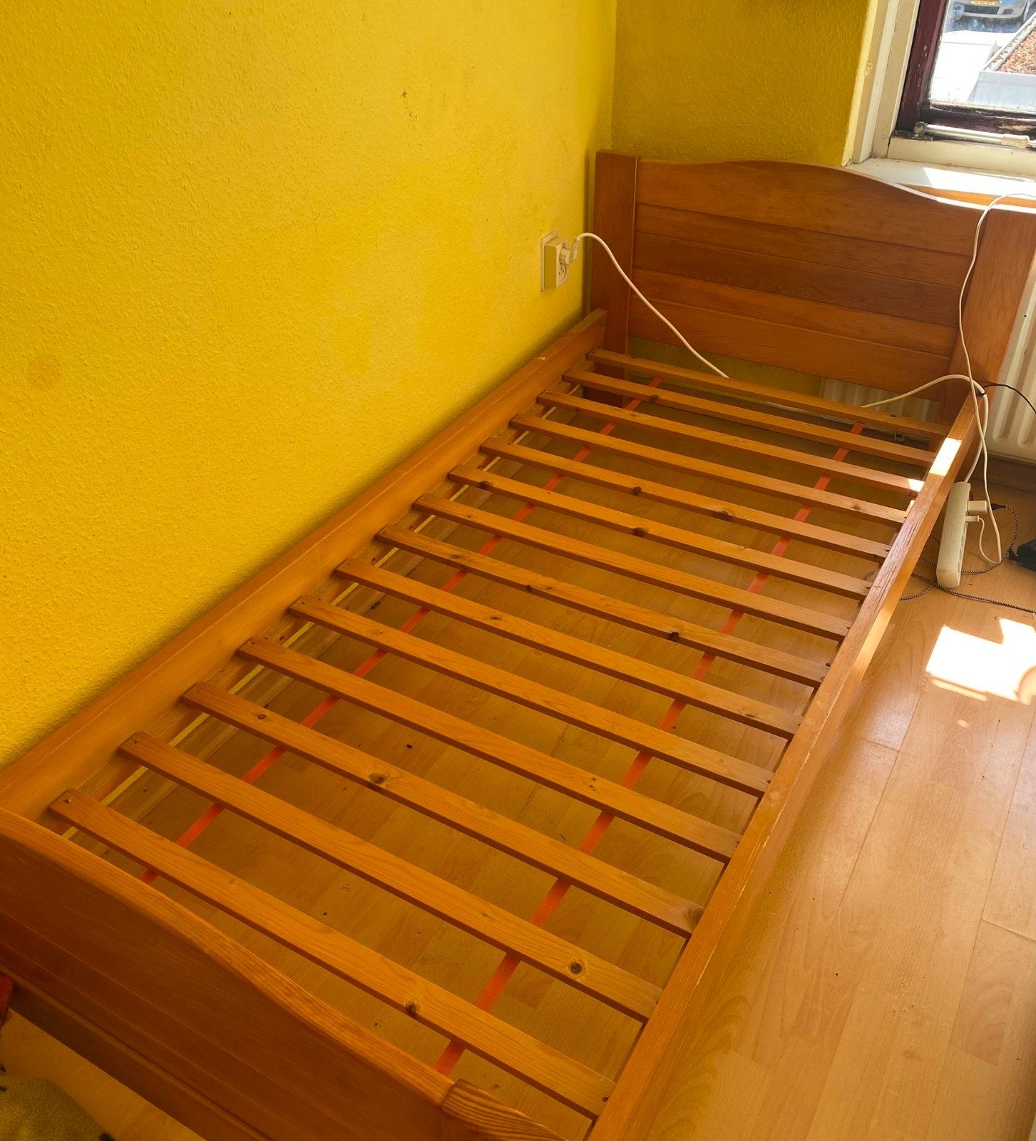 Gratis Een persoon bed, Gebruikt, 90 cm, Eenpersoons, Wit