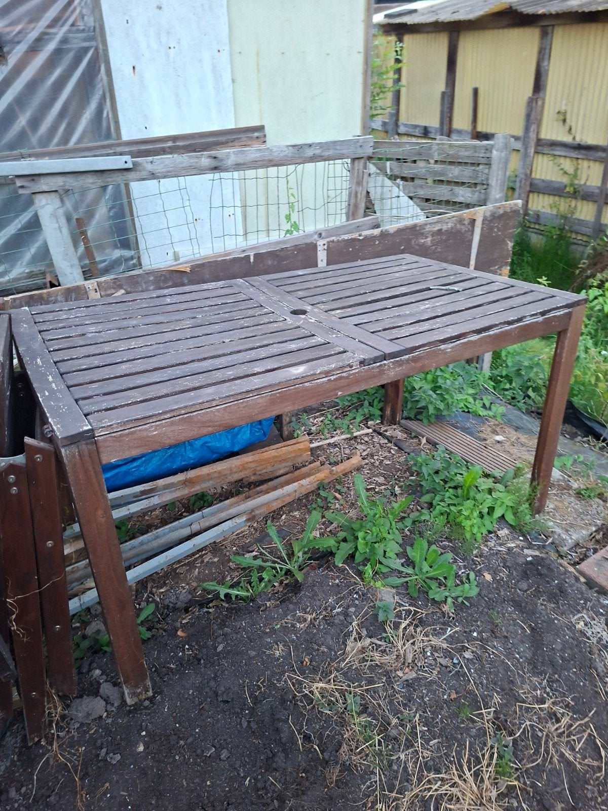 Houten eettafel met parasol gat, Ophalen, Gebruikt, Rechthoekig, Hout