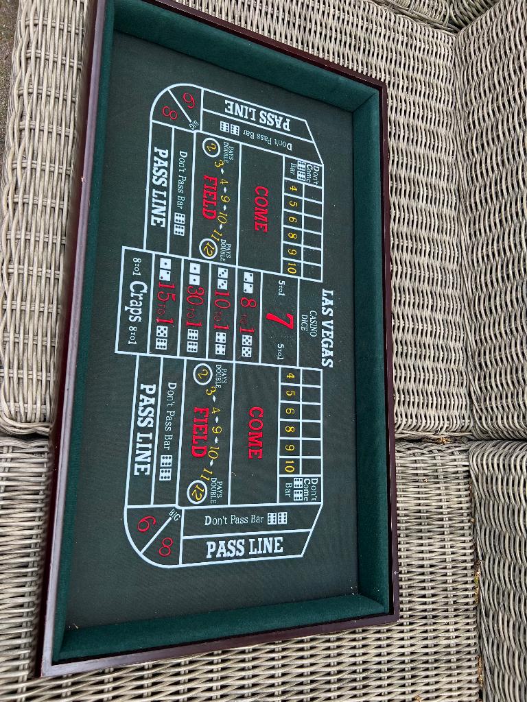 craps bord casino spel in houten lijst, Hobby en Vrije tijd, Gezelschapsspellen | Bordspellen, Vijf spelers of meer, Ophalen of Verzenden