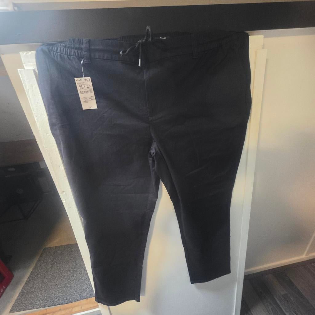 Kiabi Zwarte Broek Maat 62 - Nieuw met label, Zwart, Nieuw, Ophalen of Verzenden, Kiabi