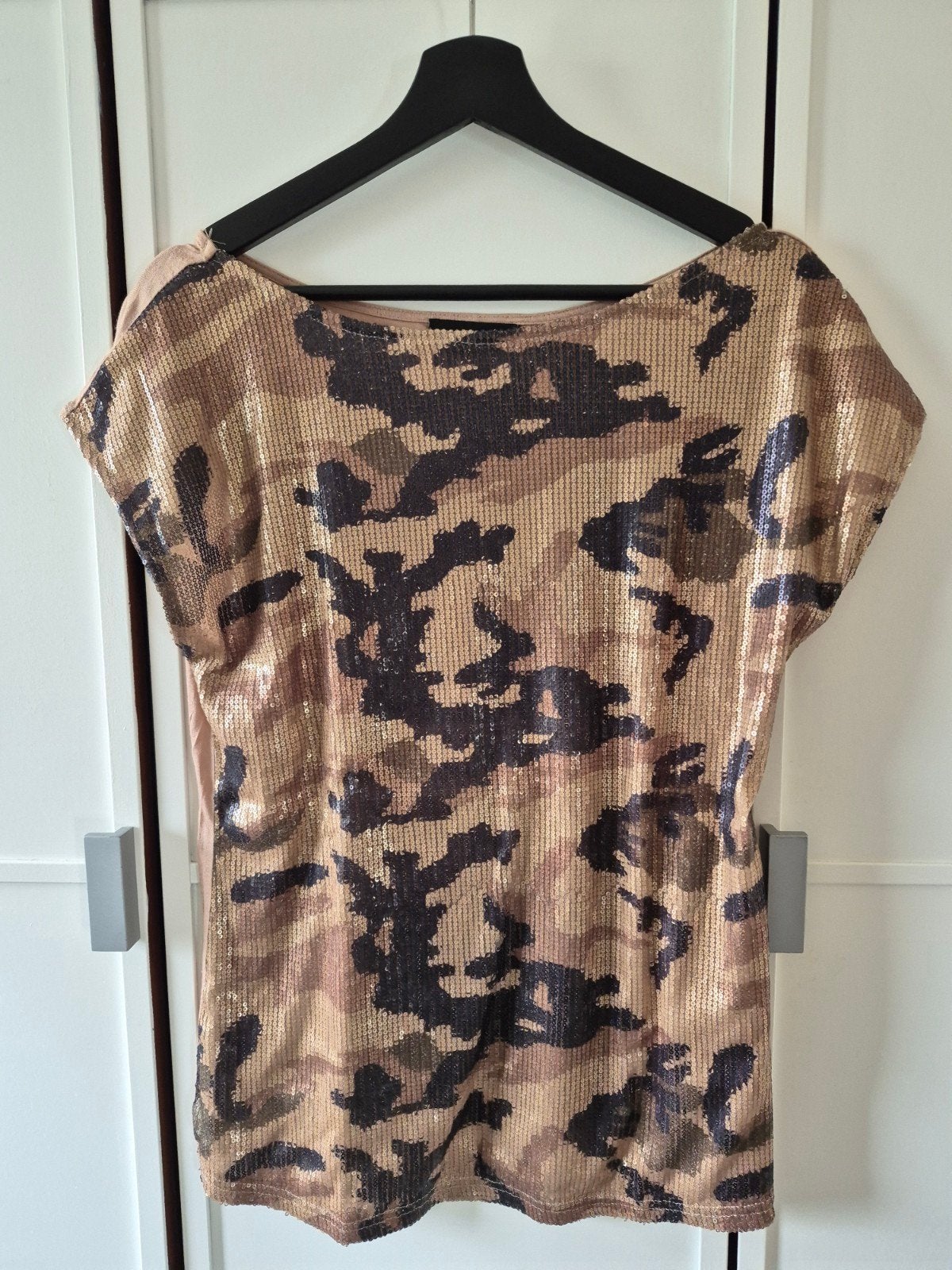 SHK MODE Camouflage pailletten top, Maat 38/40 (M), SHK MODE, Beige, Ophalen of Verzenden