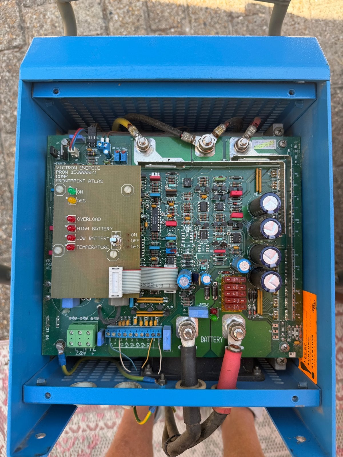 Victron Energie Atlas 12/1600 Omvormer - 12V naar 230V, Ophalen, Gebruikt, Overige merken, Omvormer