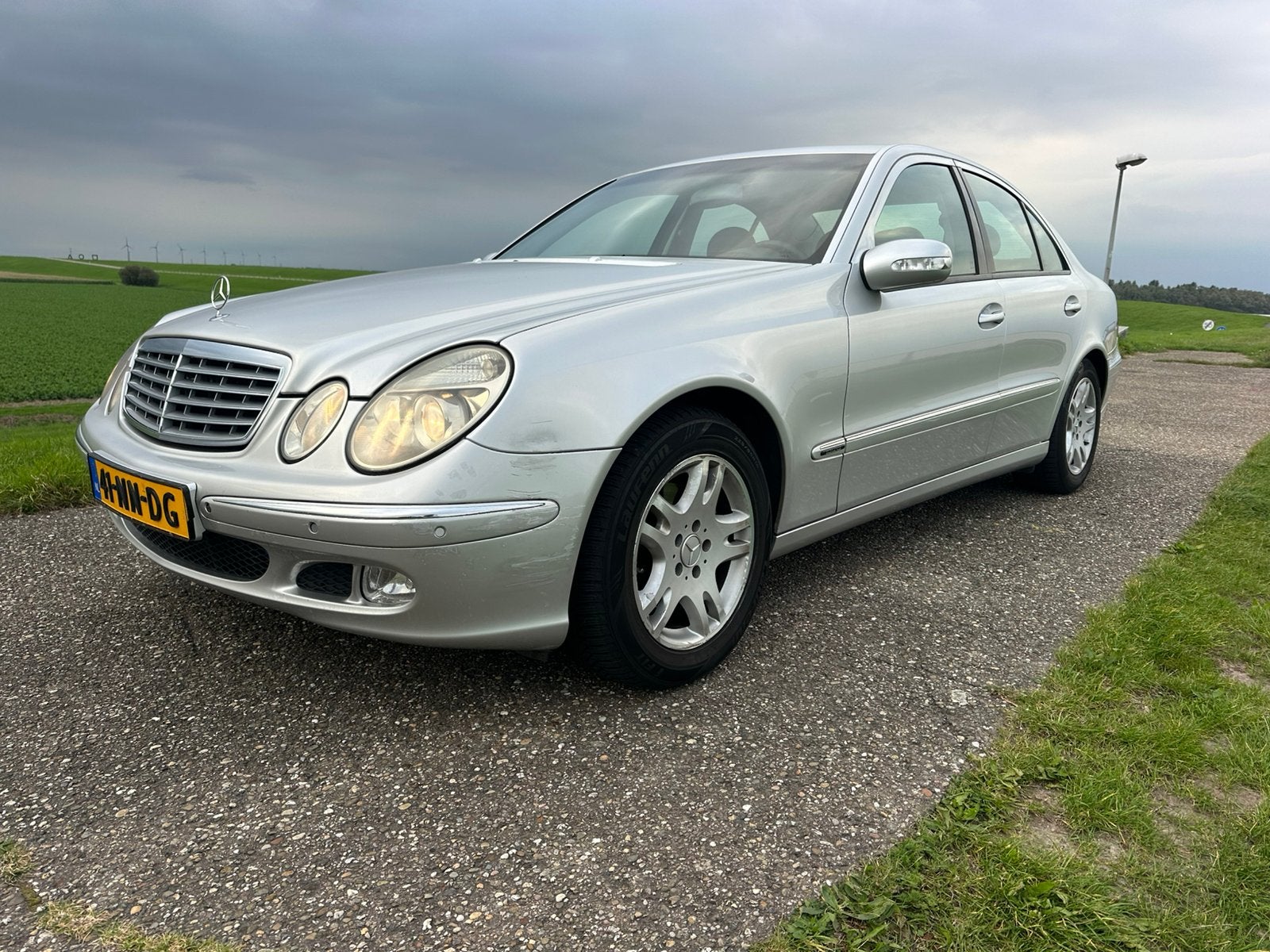 Mercedes-Benz E-Klasse 2.1 CDI E200 Sedan AUT 2003 Grijs, Automaat, Zwart, 4 cilinders, 1535 kg