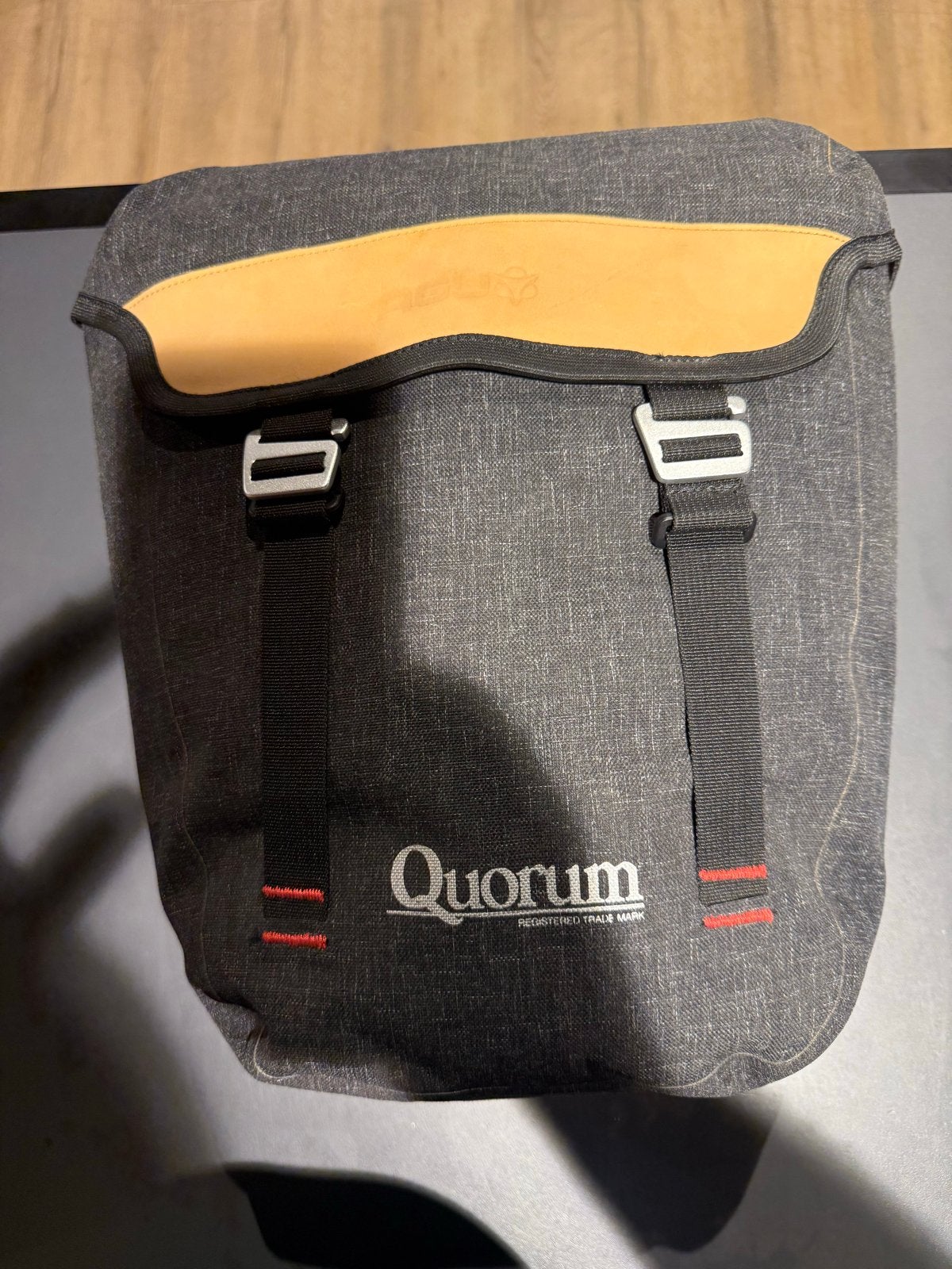 AGU Quorum Single Fietstas 17L Grijs/Cognac - Quickfix, Ophalen of Verzenden, Nieuw