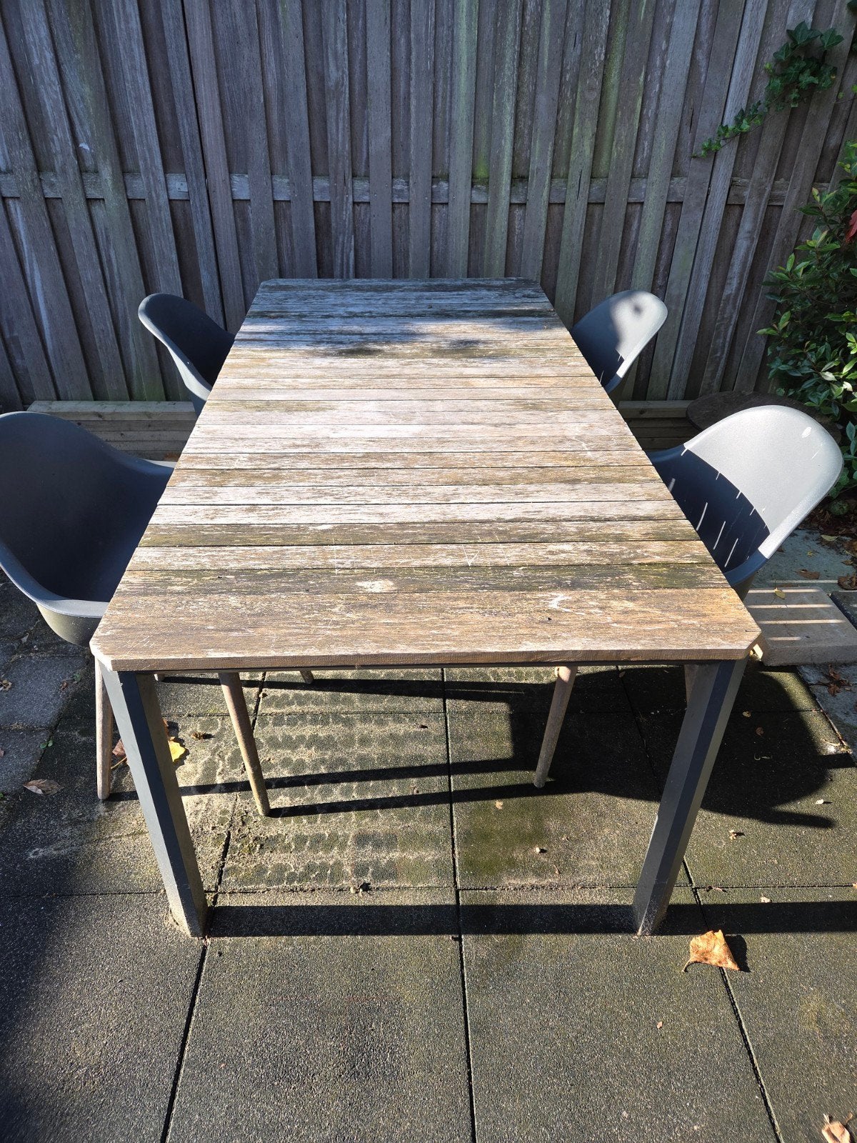 Gratis robuuste houten tuintafel met metalen onderstel, Tuin en Terras, Tuintafels, Ophalen, Gebruikt, Rechthoekig, Hout