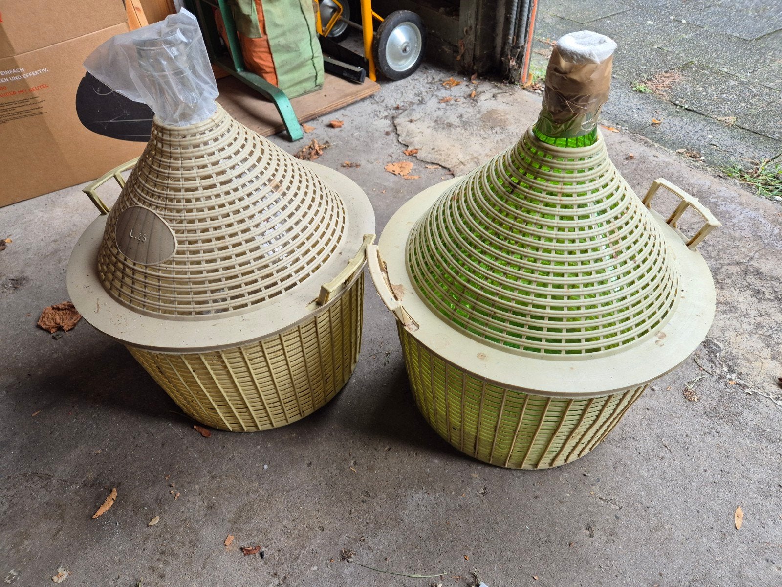 Gist flessen 25 liter (staan in Utrecht), Ophalen