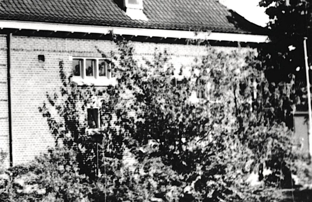 700873 Kwadijk NH Gemeentehuis Nette oude kaart onbeschreven, Ophalen of Verzenden, 1960 tot 1980, Ongelopen, Noord-Holland