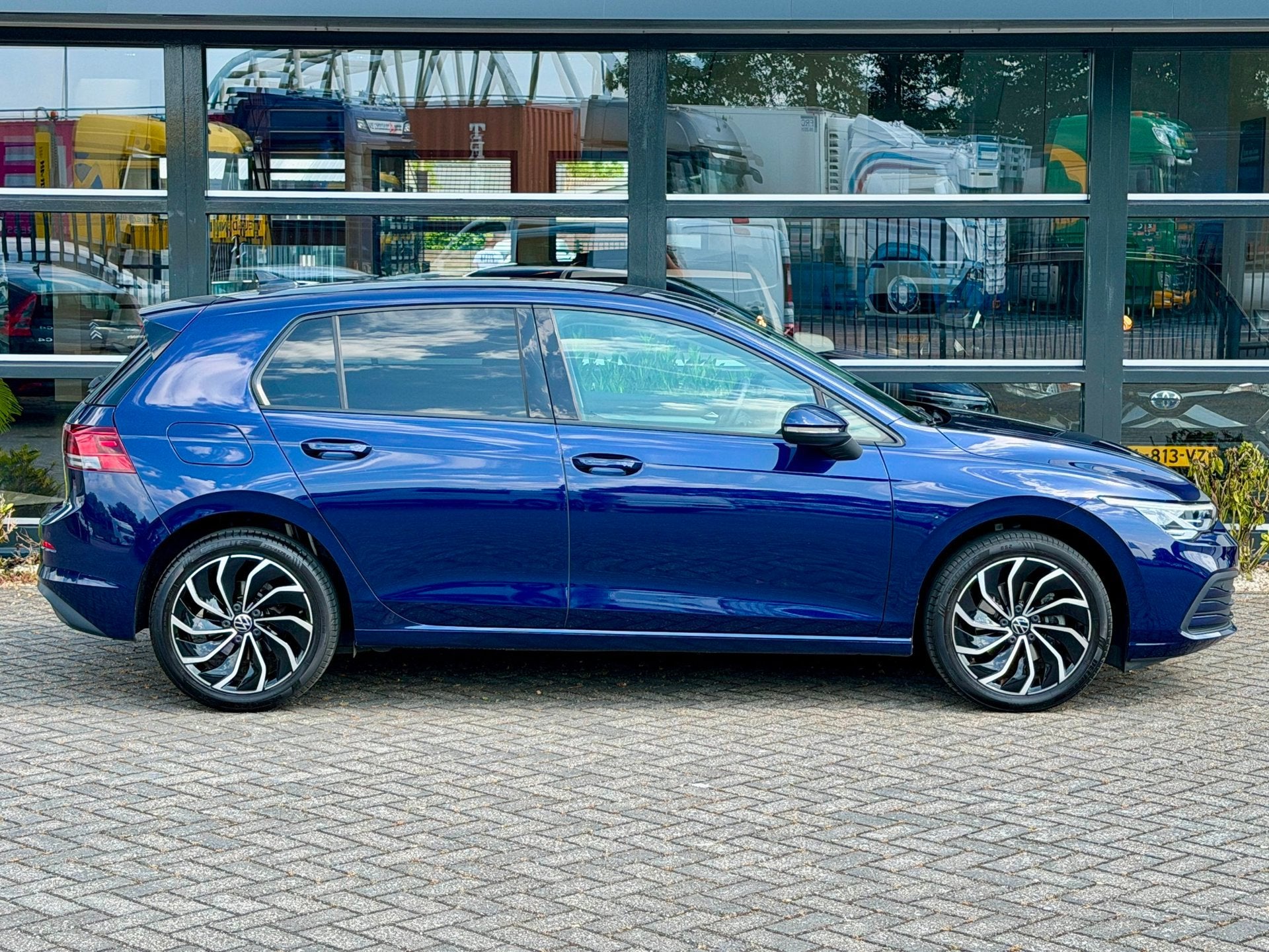 Volkswagen GOLF 1.0 eTSI Life Business DSG Apple carplay !, Stof, Gebruikt, Blauw, 23 km/l