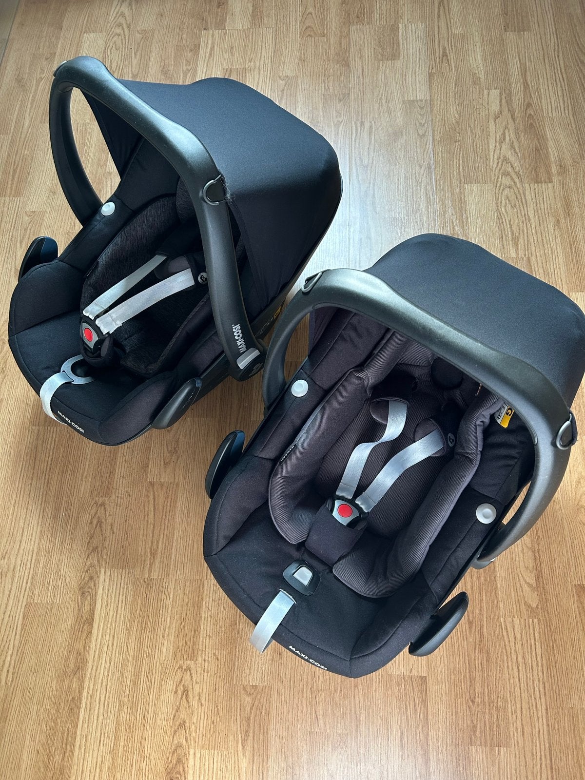 Maxi-cosi, 2 x, Autogordel of Isofix, Ophalen of Verzenden, Zo goed als nieuw, 0 t/m 13 kg