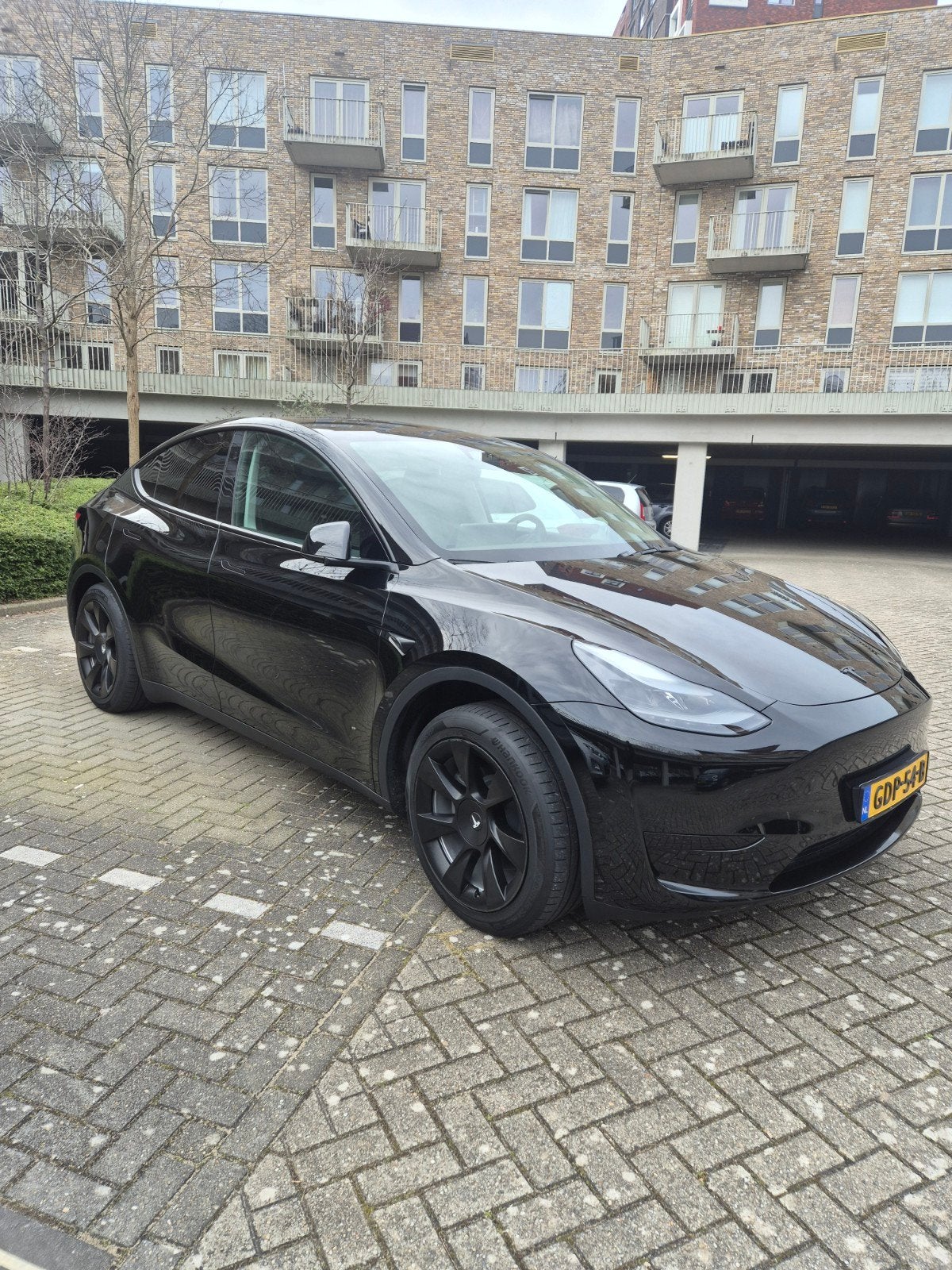 Tesla Model Y RWD zwart | Juli 2024 | 32.870 km | € 39.000, Automaat, Achterwielaandrijving, 375 min, Origineel Nederlands