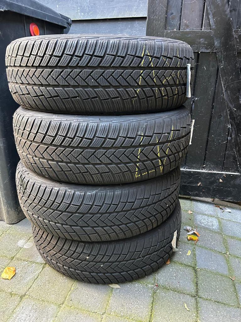 Set winterbanden Vredestein, maat 205/55 R19, Auto-onderdelen, Banden en Velgen, Band(en), Ophalen, 19 inch, 205 mm