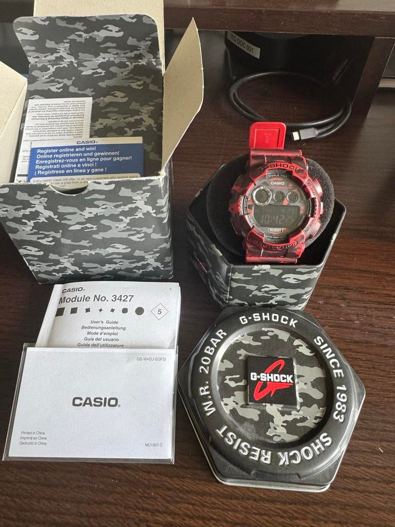 Casio G-Shock Horloge Rood Camouflage - Zo goed als nieuw, Ophalen of Verzenden, Zo goed als nieuw