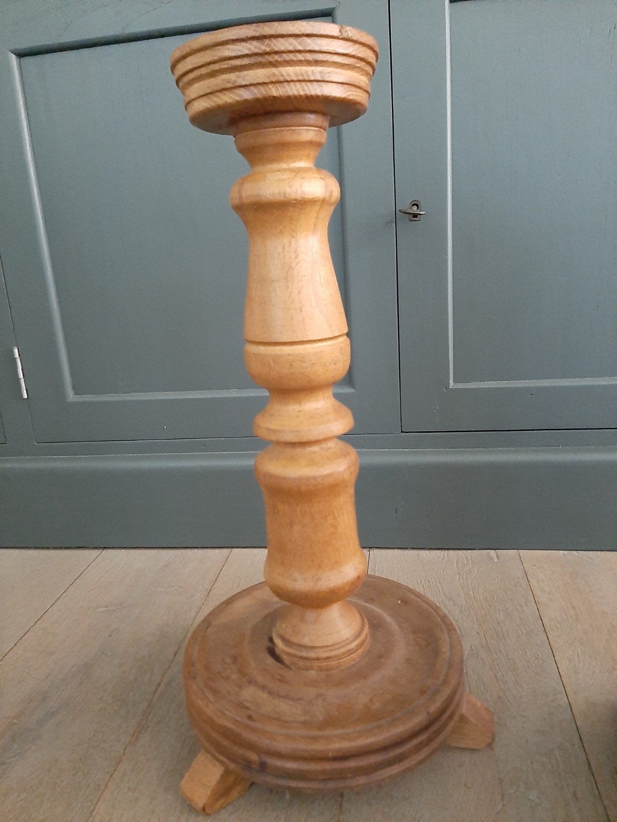 hoge houten kandelaar, Ophalen of Verzenden, Gebruikt