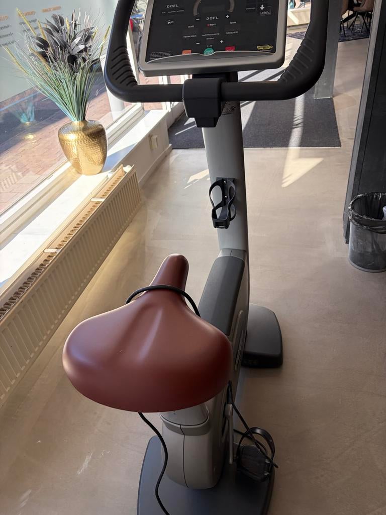 Gratis Technogym Hometrainer, Sport en Fitness, Fitnessapparatuur, Ophalen, Gebruikt, Metaal, Benen