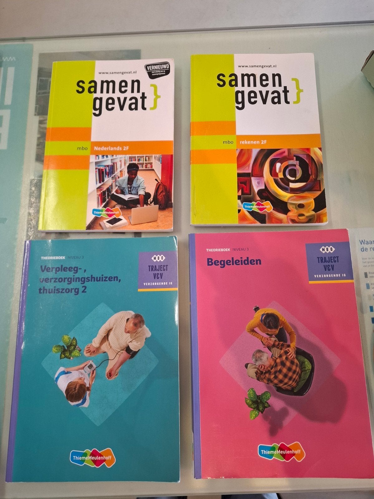 complete set boeken verzorgende IG niveau 3, Ophalen of Verzenden, Zo goed als nieuw, VMBO