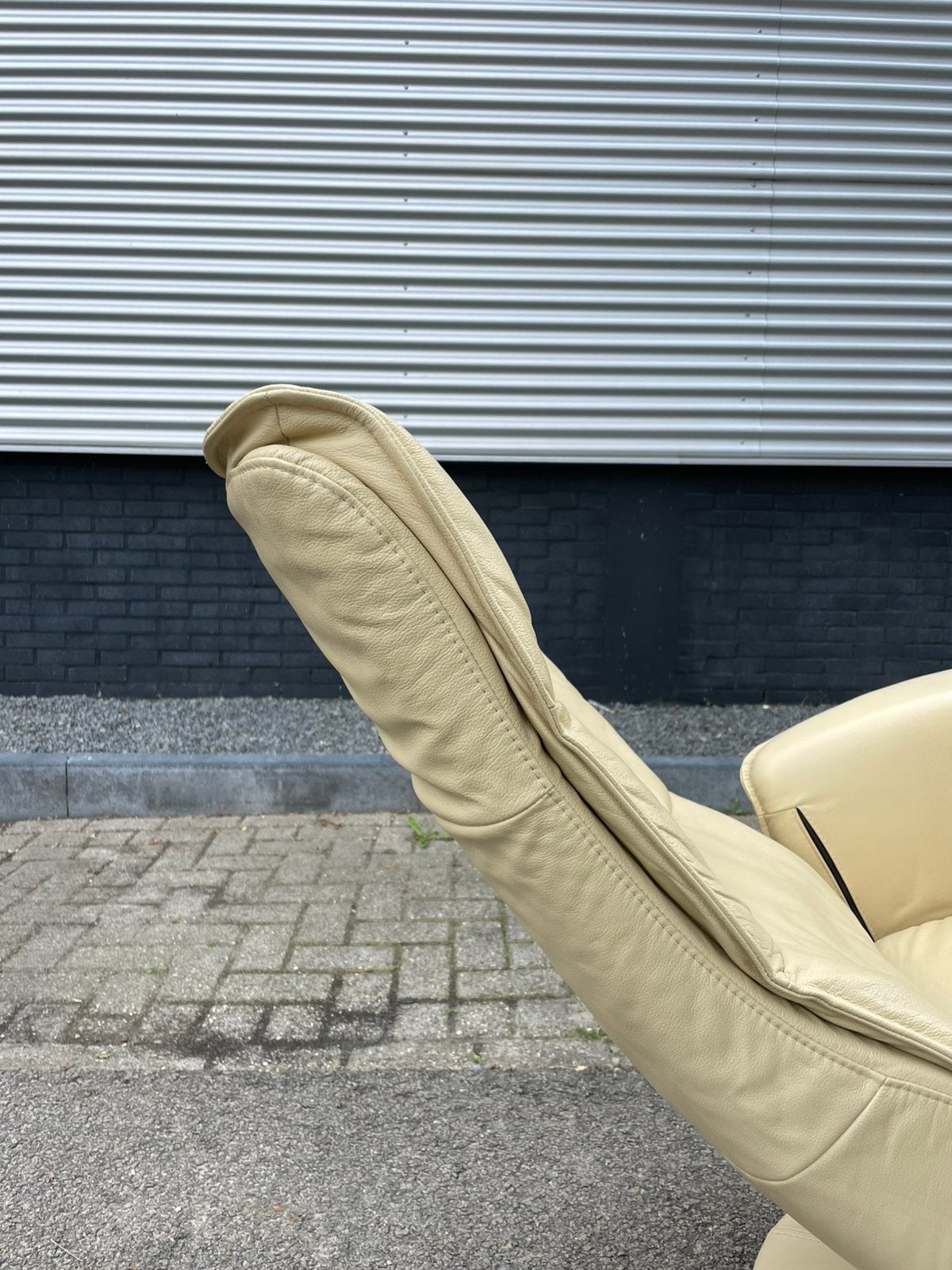Foto 8 van Creme kleurige leren relax fauteuil / relax stoel
