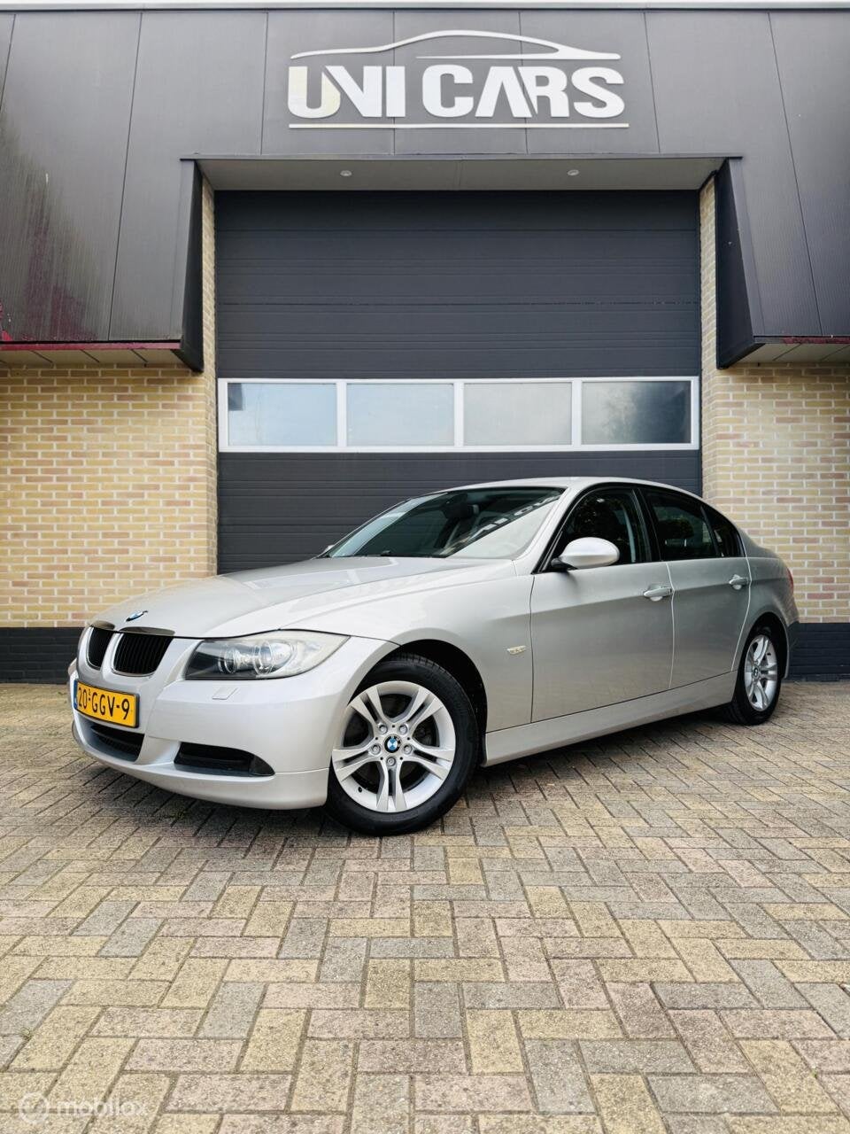 BMW 3-serie 320i Executive|Navi|Cruis|Xenon|Weinig Km NAP, Parkeersensor, 1345 kg, Zwart, 4 cilinders