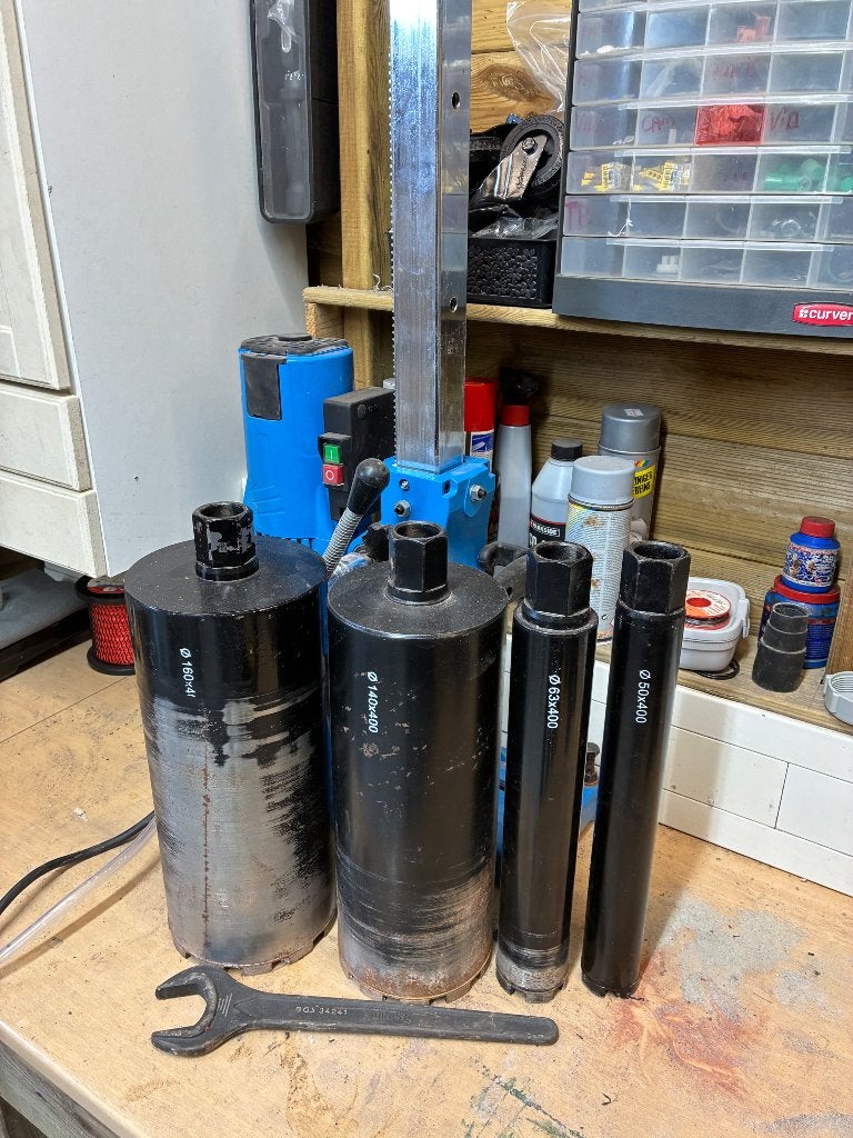 Boorstandaard met boormachine en diamantboren, Ophalen, Gebruikt, 600 watt of meer, Boormachine