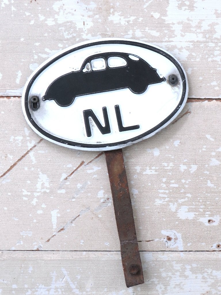Oud  NL landenbordje  oldtimer Volkswagen Kever, Ophalen of Verzenden