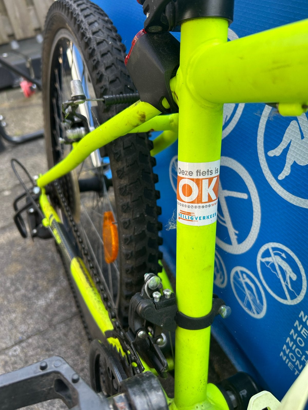 BTWIN  Rockrider 500 kinderfiets - Neon Geel 24inch, Ophalen of Verzenden, Gebruikt, Velgrem, 20 inch of meer