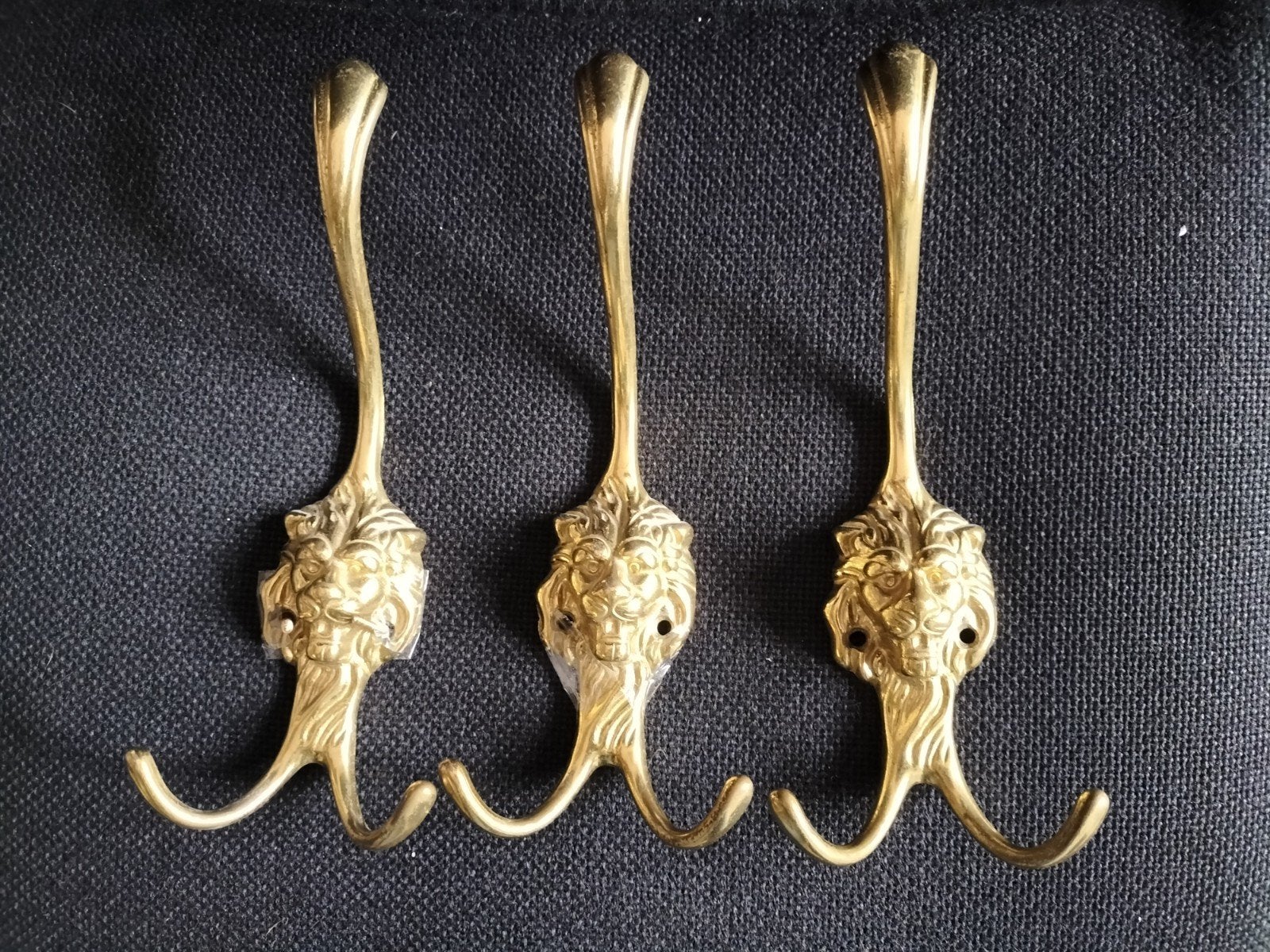 3 messing kapstokhaken met leeuwenkop, Gebruikt, Wandhaken, Ophalen of Verzenden, Minder dan 100 cm