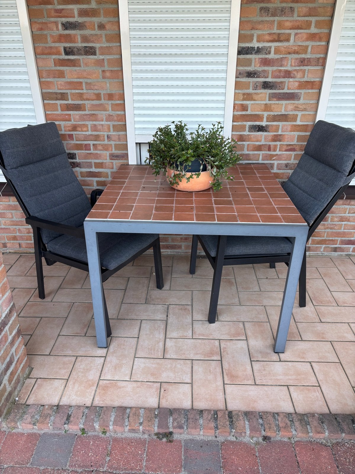 Tuinset met terracottategels en verstelbare stoelen, Tuin en Terras, Tuinsets en Loungesets, Overige materialen, Eettafel, Zo goed als nieuw