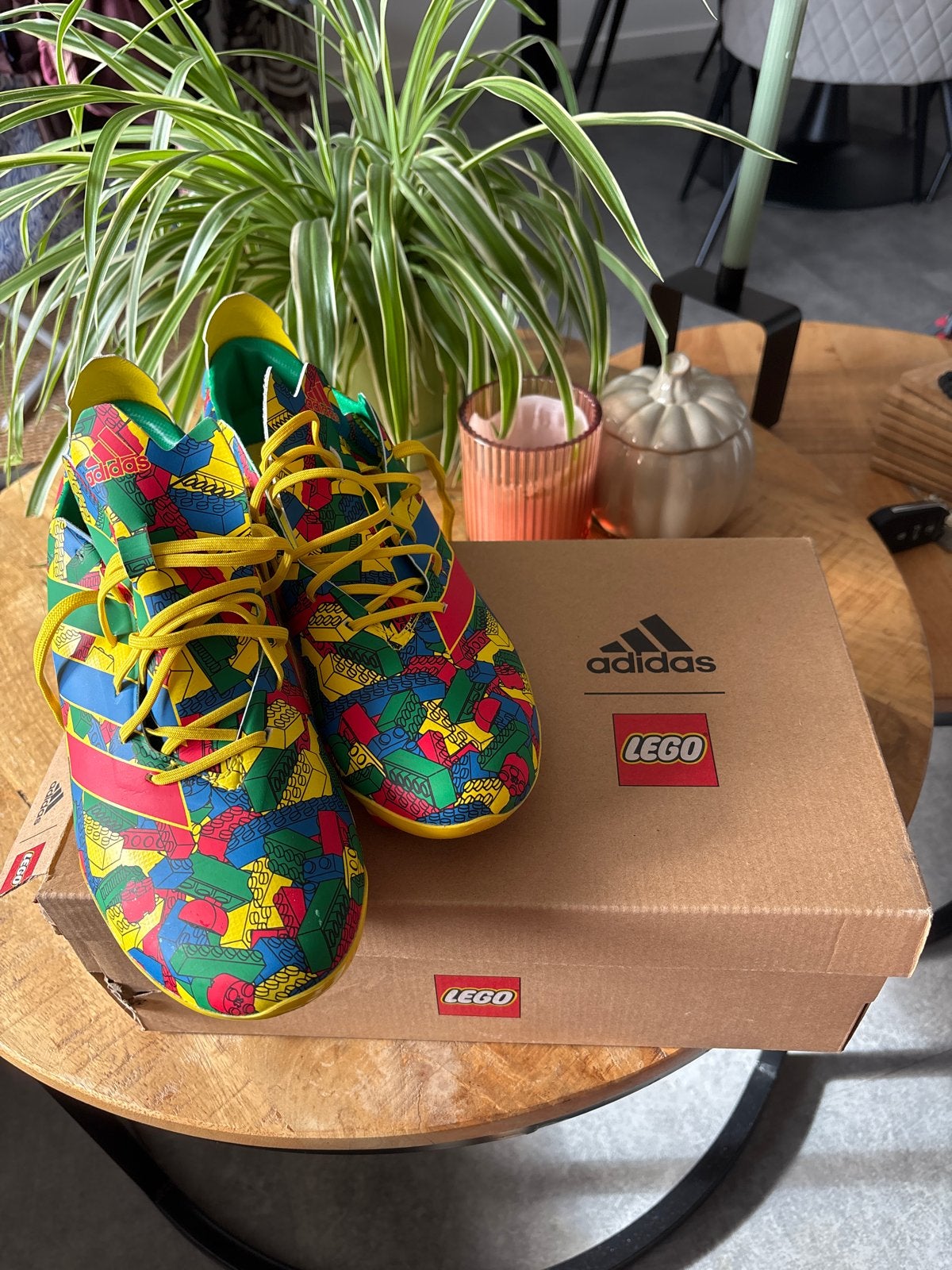 Nieuwe voetbalschoenen Adidas x Lego maat 41⅓, Maat XS of kleiner, Schoenen, Nieuw, Ophalen of Verzenden