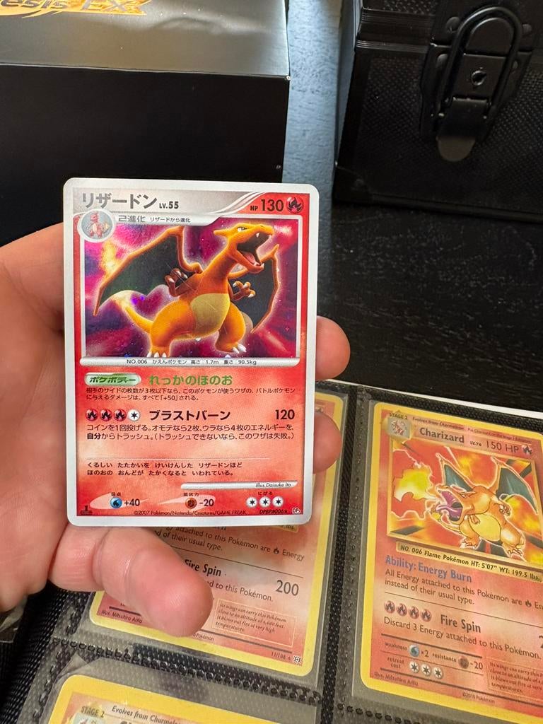 Charizard shining darkness first edition, Ophalen of Verzenden, Zo goed als nieuw, Meerdere kaarten, Foil