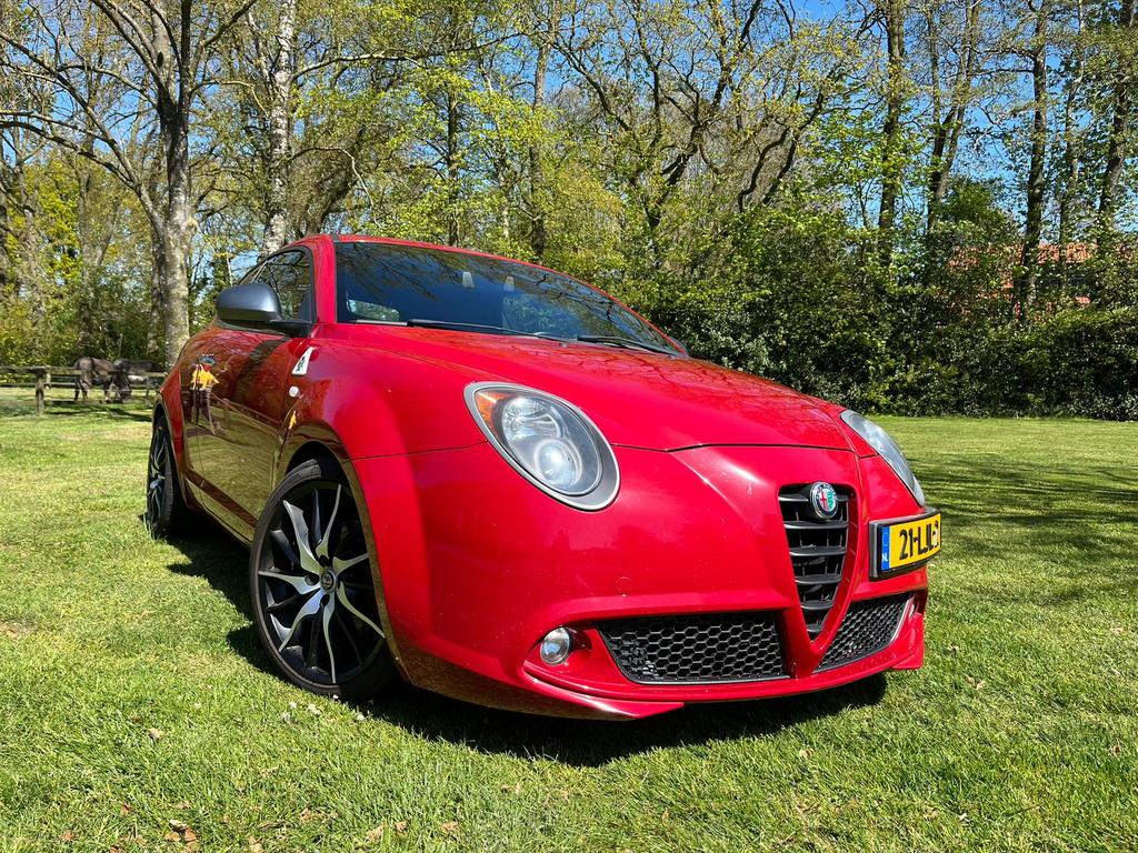 Alfa Romeo MiTo 1.4 Turbo 170pk Quadrifoglio Verde 2010 Rood, Auto's, Alfa Romeo, Voorwielaandrijving, Zwart, 4 cilinders, 49 €/maand