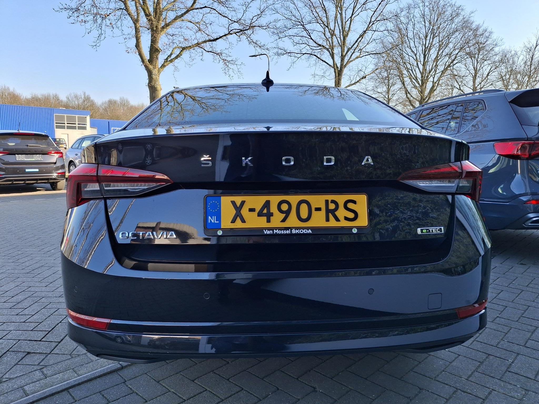 Skoda Octavia 1.0 e-TSI Ambition | STOELVERWARMING | PARKEER, Auto's, 12 maanden, Stof, Gebruikt, Zwart