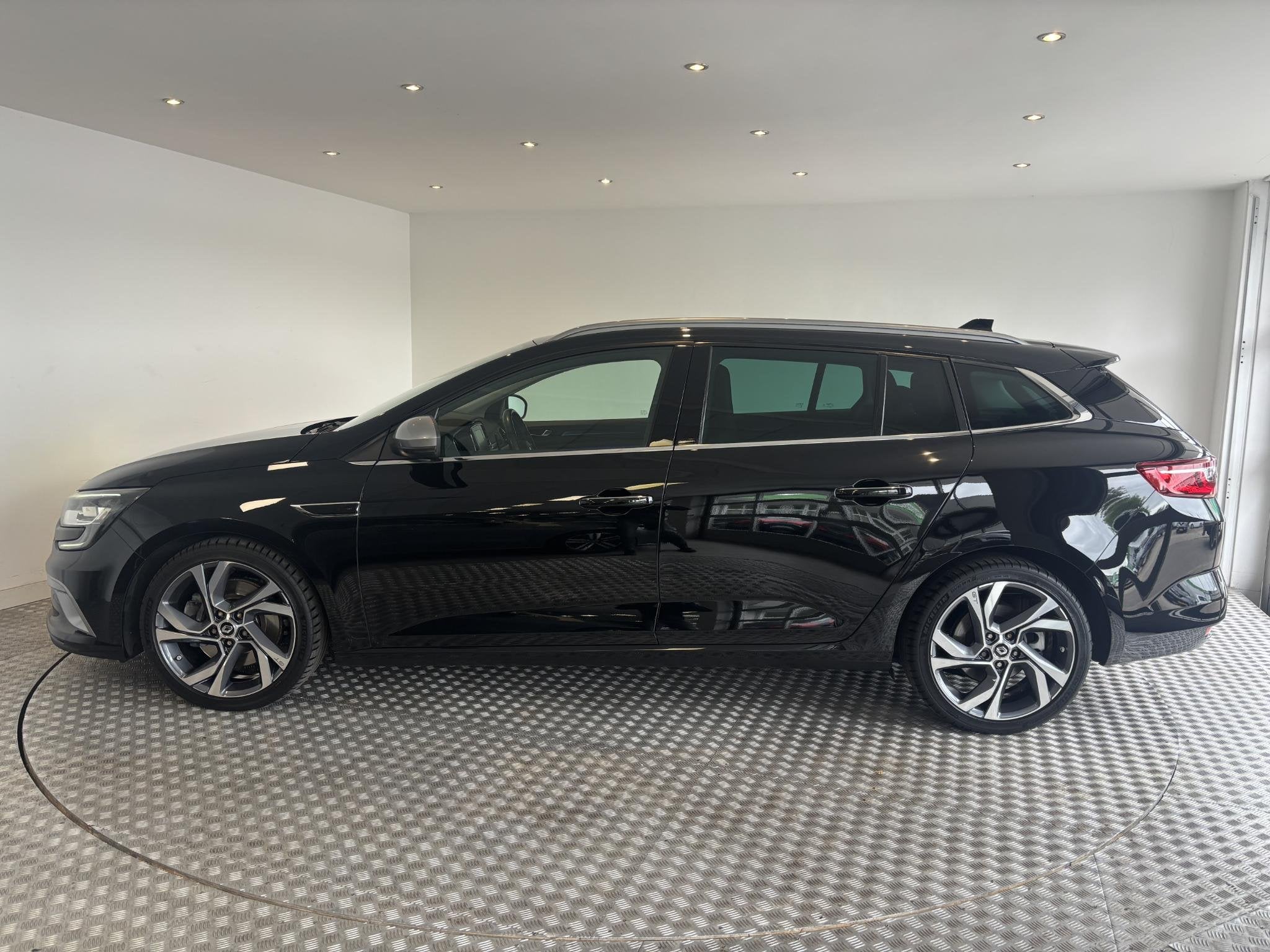 Renault Mégane Estate 1.6 TCe GT 205 pk / BOSE / 18 inch, Gebruikt, Euro 6, 4 cilinders, 1405 kg