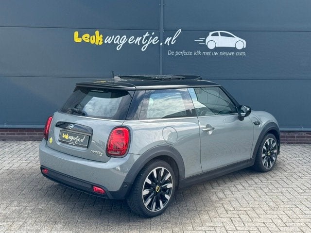 MINI Electric Collection *pano *carplay *navi *head up *leer, Auto's, Mini, Automaat, Zwart, 33 kWh, 4 stoelen