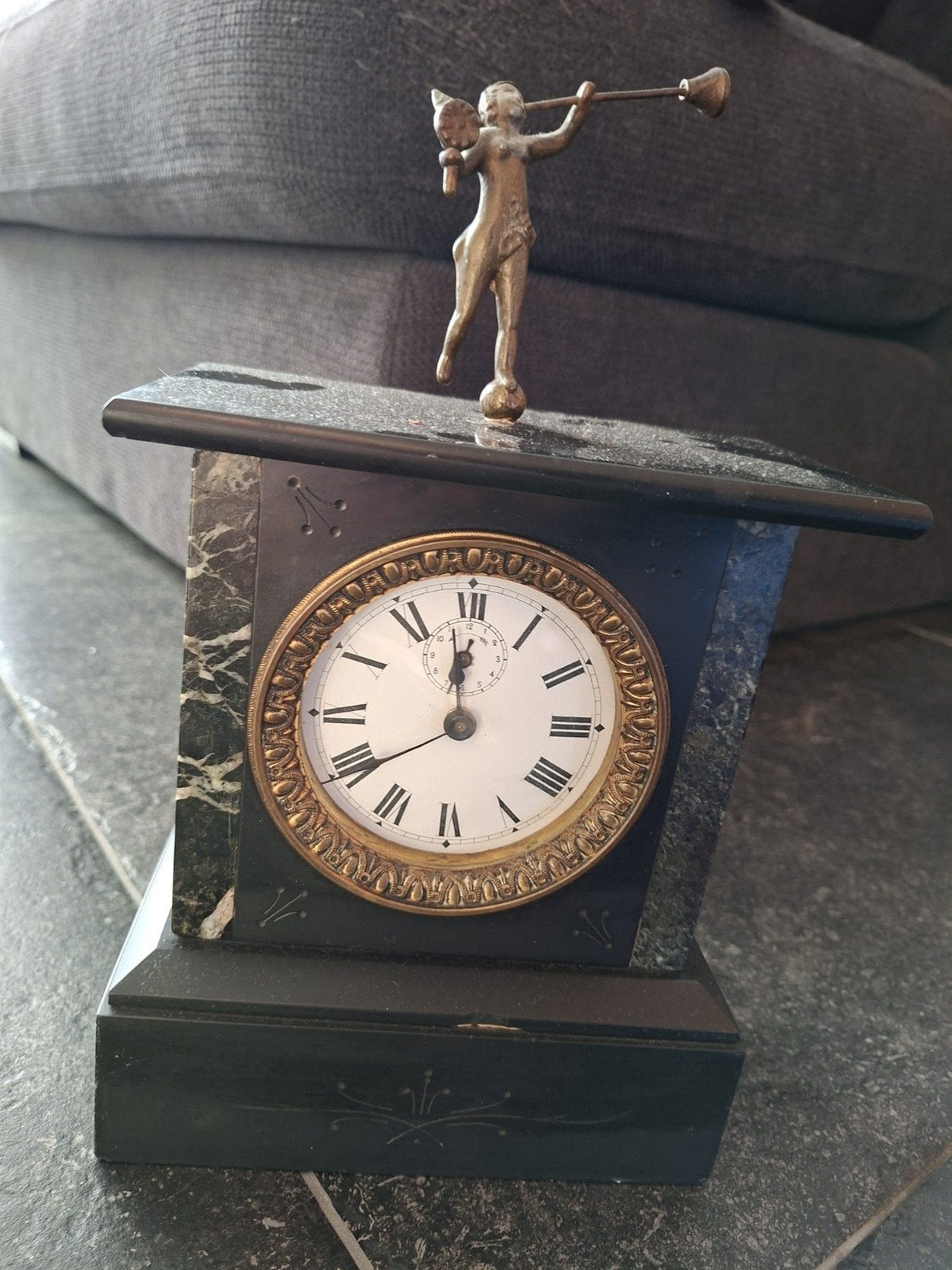 Antieke marmeren pendule met bronzen beeldje, Ophalen