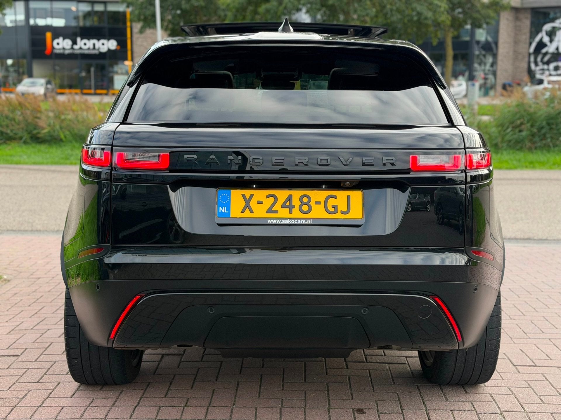 Land Rover Range Rover Velar 2.0 P400e S 2022 Full Black ! P, Auto's, Automaat, Dealer onderhouden, 2174 kg, Gebruikt