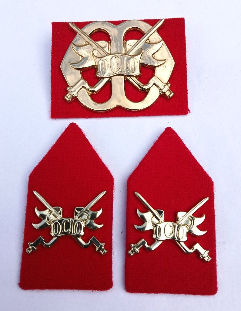 Baretembleem OCIO, 2002-heden, NATO sluiting, Ophalen of Verzenden, Landmacht, Nederland, Embleem of Badge