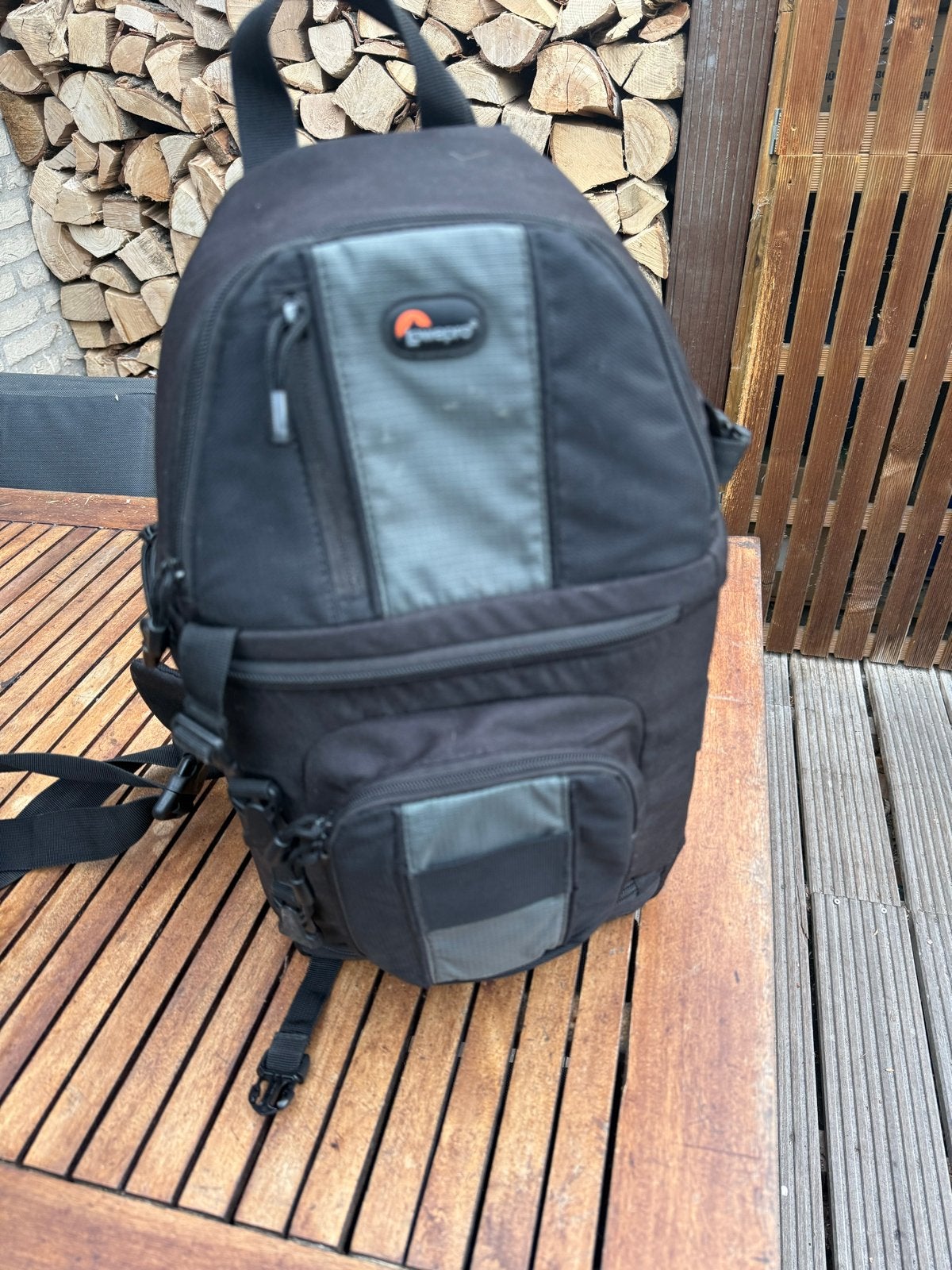 Lowepro Slingshot 100 AW cameratas - Zwart/Grijs, Slingtas, Gevoerd, Ophalen of Verzenden, Zwart