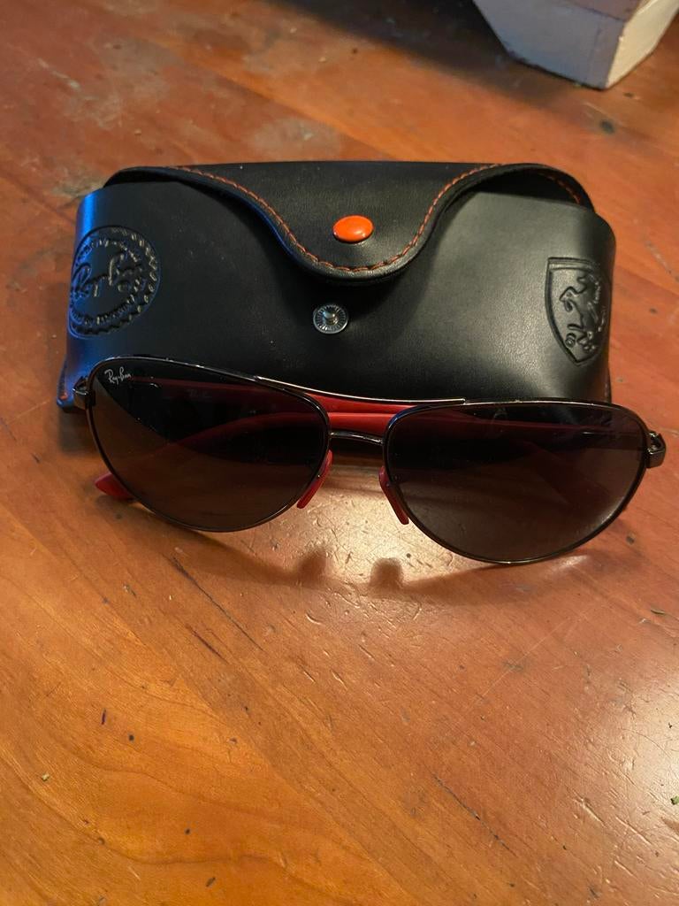 Stijlvolle Ray-Ban zonnebril met etui, Sieraden, Tassen en Uiterlijk, Zonnebrillen en Brillen | Heren, Ophalen of Verzenden, Zo goed als nieuw
