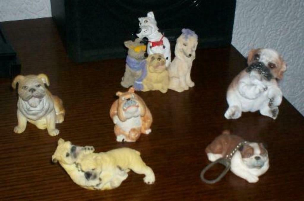engelse bulldoggen bulldog beelden 2 sleutelhangers etc, Ophalen, Gebruikt, Hond of Kat, Beeldje of Figuurtje