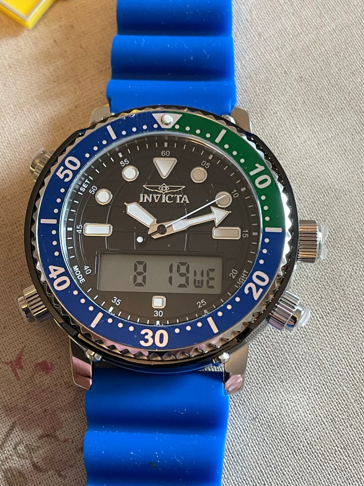 Invicta horloge nieuw in doos - Digitaal en Analoog, Ophalen, Nieuw