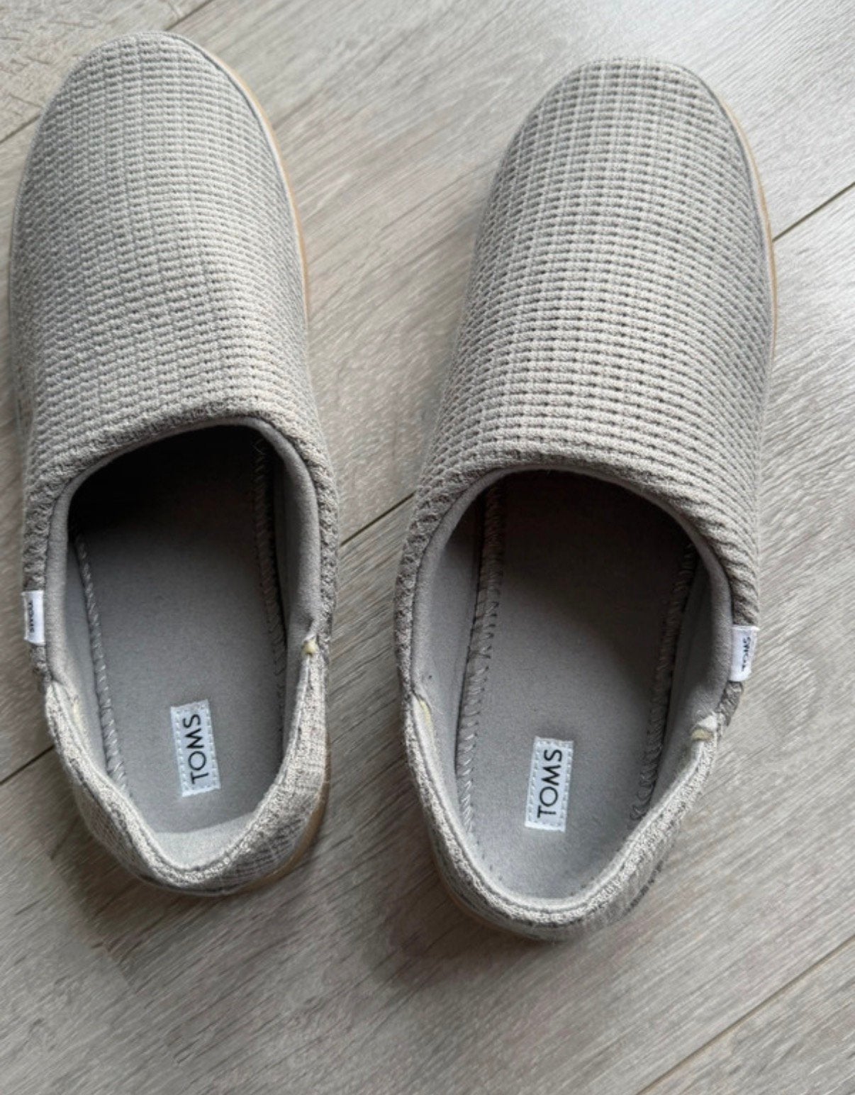 Toms pantoffels 40 nieuwstaat, Ophalen of Verzenden, Zo goed als nieuw, Pantoffels of Sloffen, Grijs