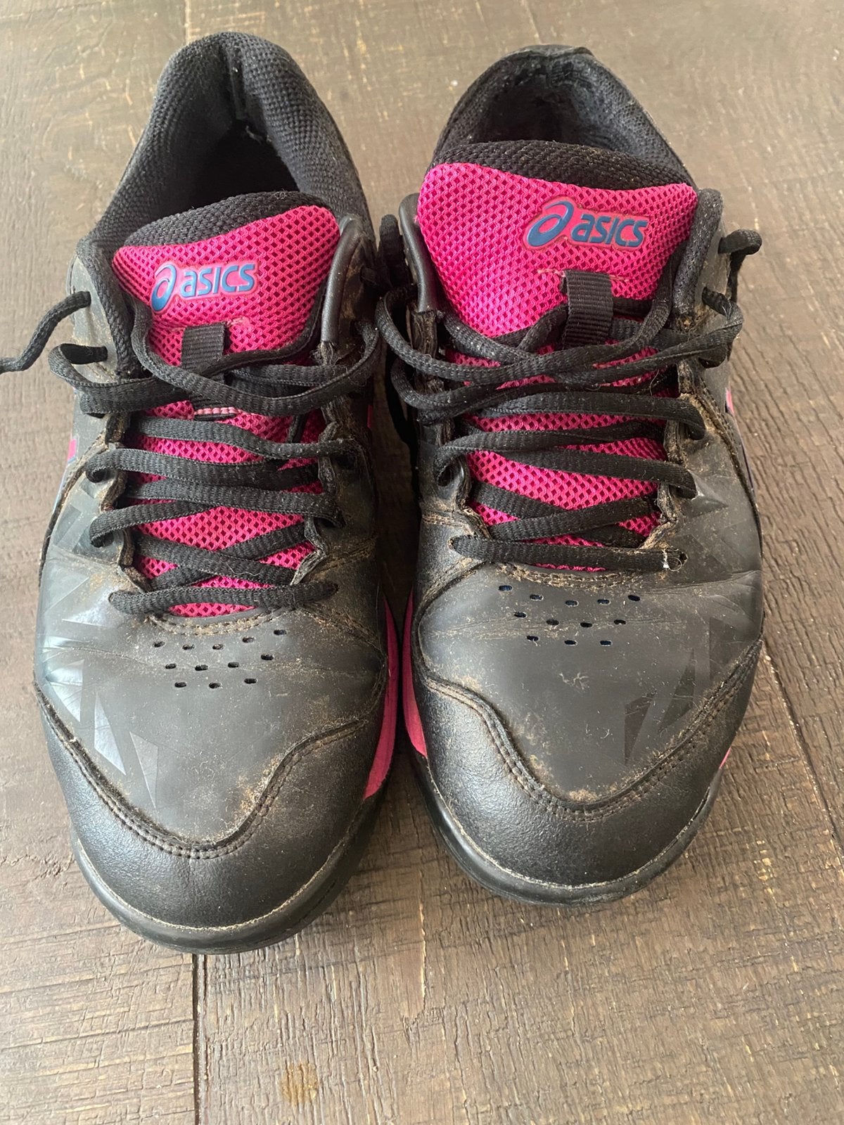Maat 40 gebruikte Asics zwart met roze veld hockey schoenen, Sport en Fitness, Hockey, Ophalen of Verzenden, Gebruikt, Schoenen
