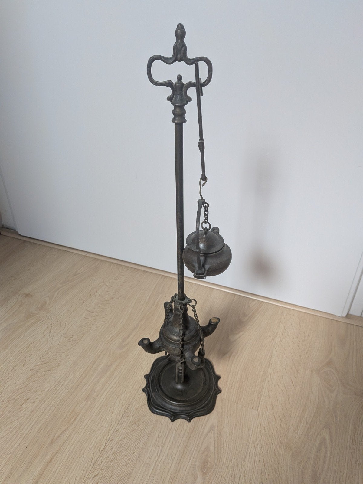 Antieke olielamp met standaard en gereedschap, Antiek en Kunst, Ophalen of Verzenden
