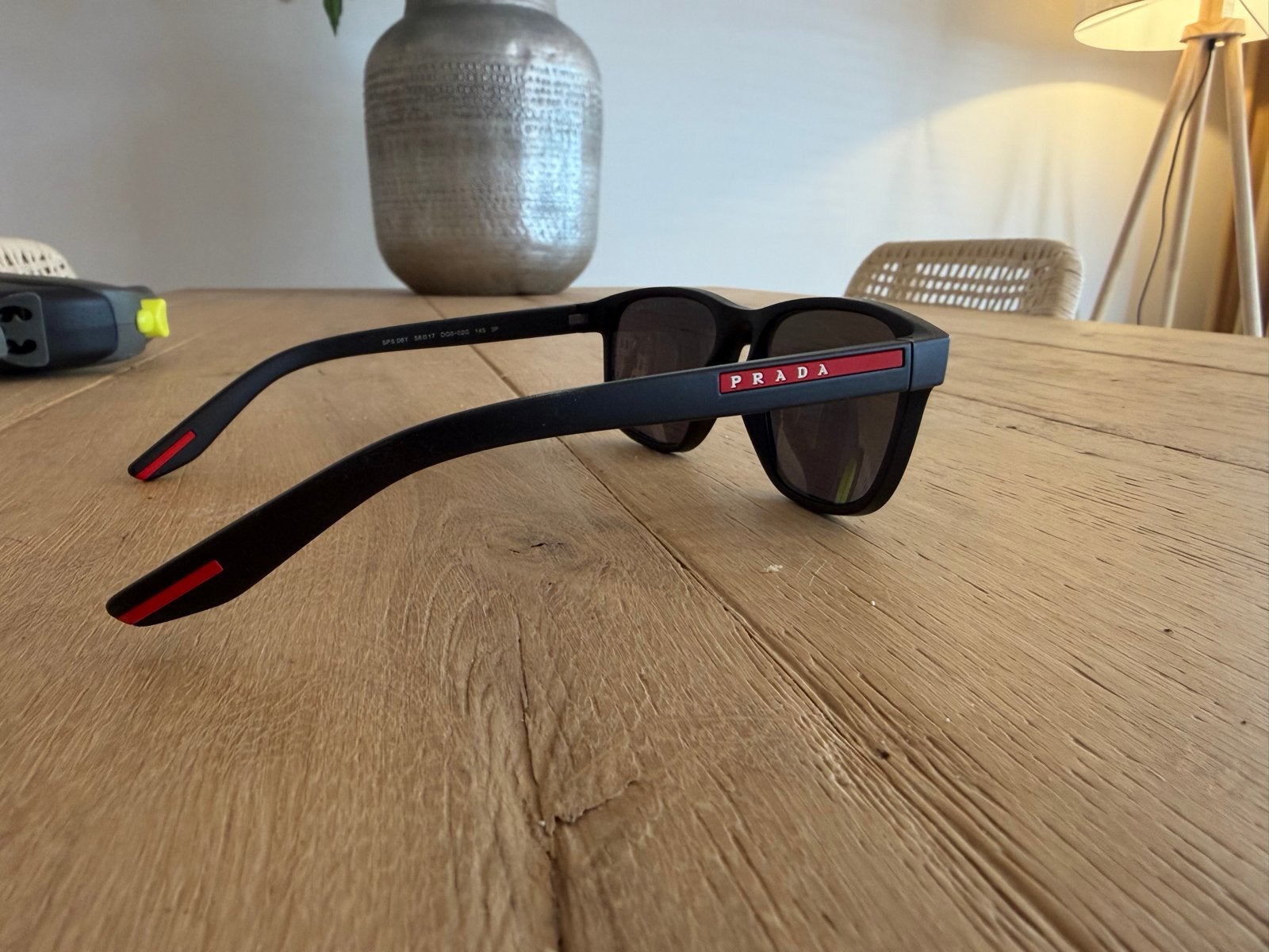 Prada Zonnebril - Stijlvol en Zo Goed als Nieuw, Sieraden, Tassen en Uiterlijk, Zonnebrillen en Brillen | Heren, Overige merken