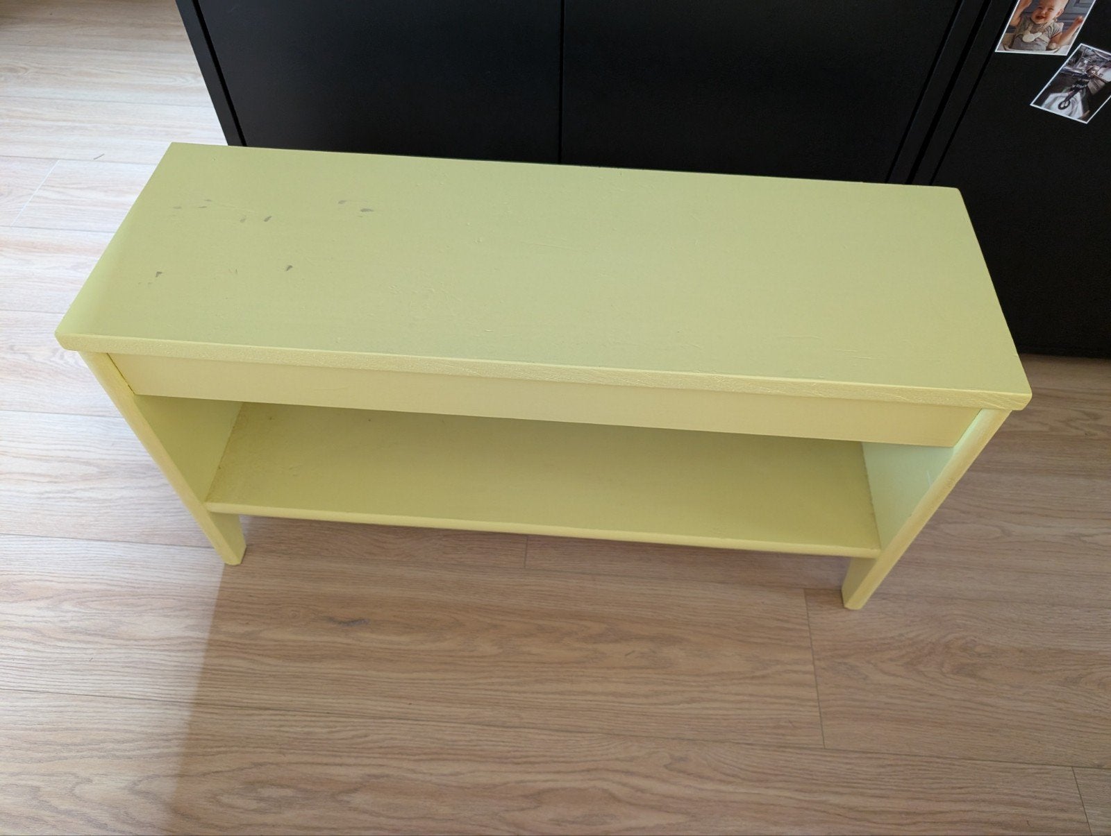 Schoenenrek bijzettafel rek tafel tafeltje bloesemgeel, Ophalen, Gebruikt