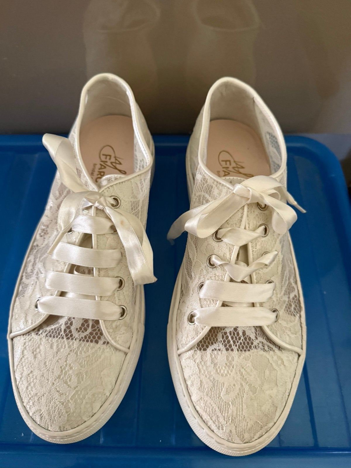 Sneakers trouwen, Kleding | Dames, Schoenen, Beige, Ophalen of Verzenden, Sneakers of Gympen, Zo goed als nieuw