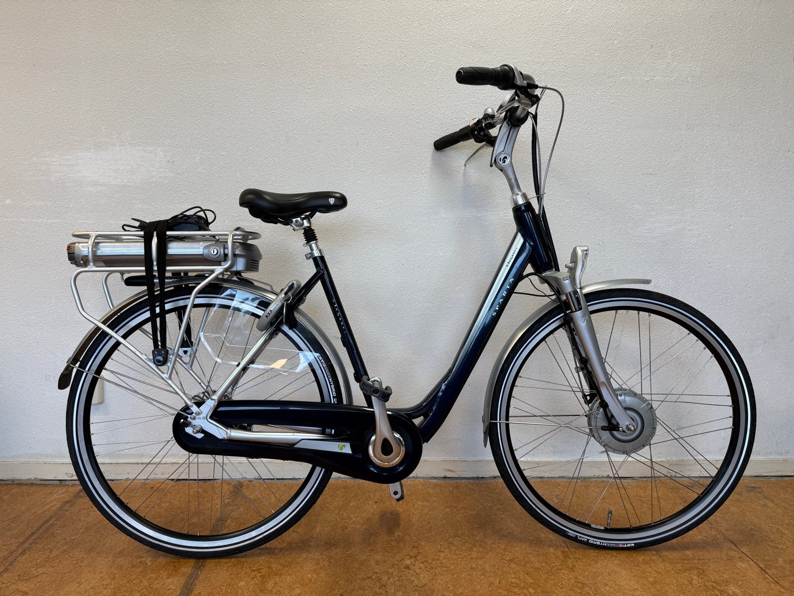 Foto 2 van Nette Sparta  Elegance I elektrische fiets Z.g.a.n.