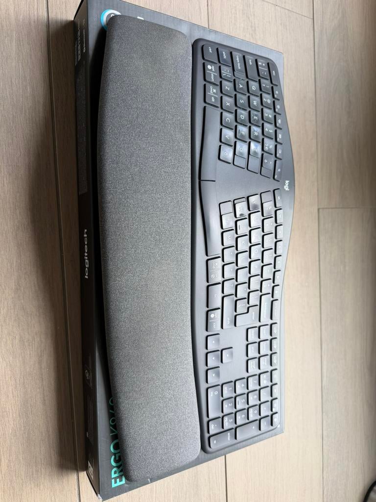 Logitech K860 ergonomisch toetsenbord, Computers en Software, Toetsenborden, Ophalen, Zo goed als nieuw, Ergonomisch