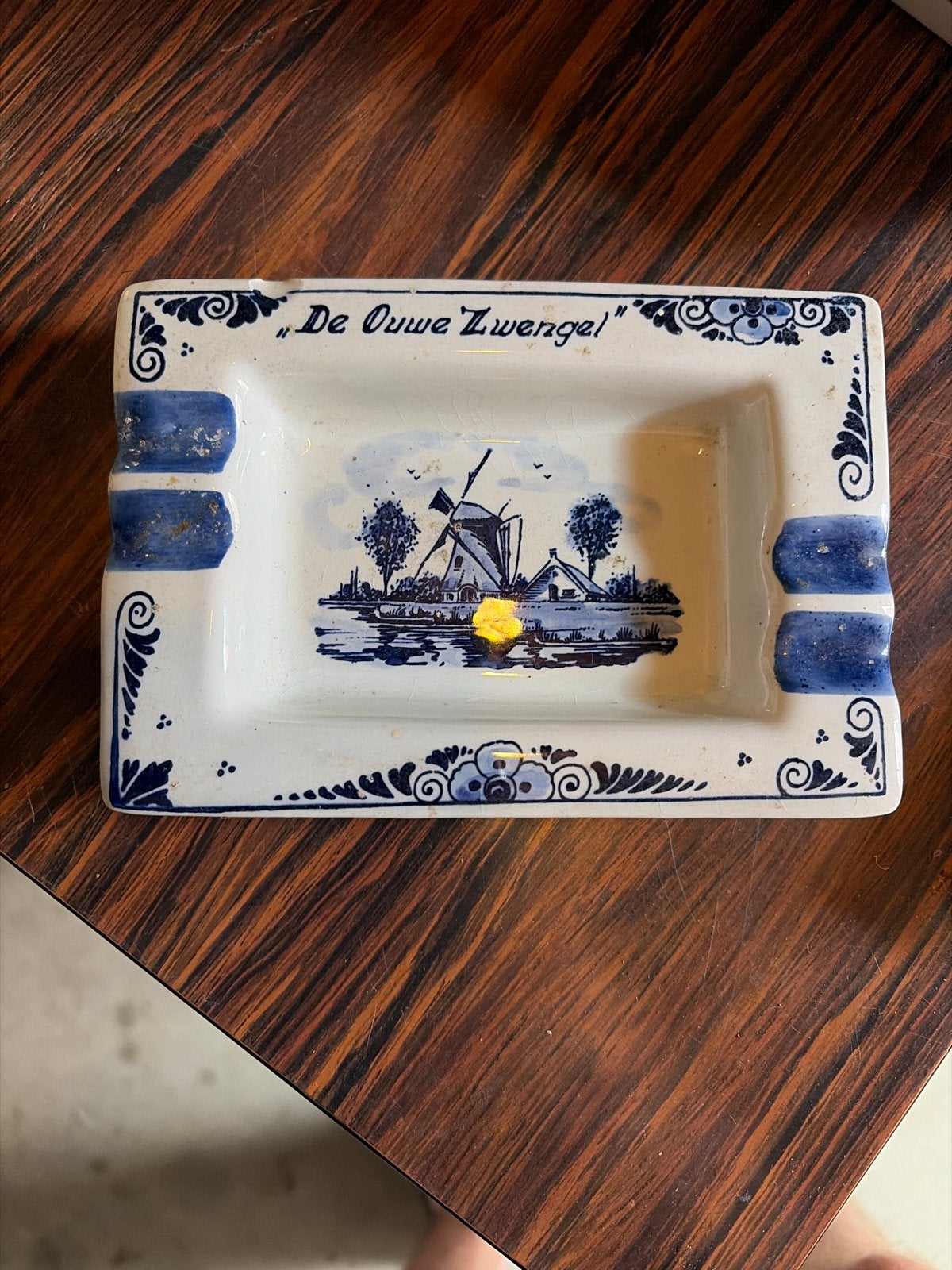 Delftsblauwe asbak "De Ouwe Zwengel" met molenlandschap, Ophalen of Verzenden