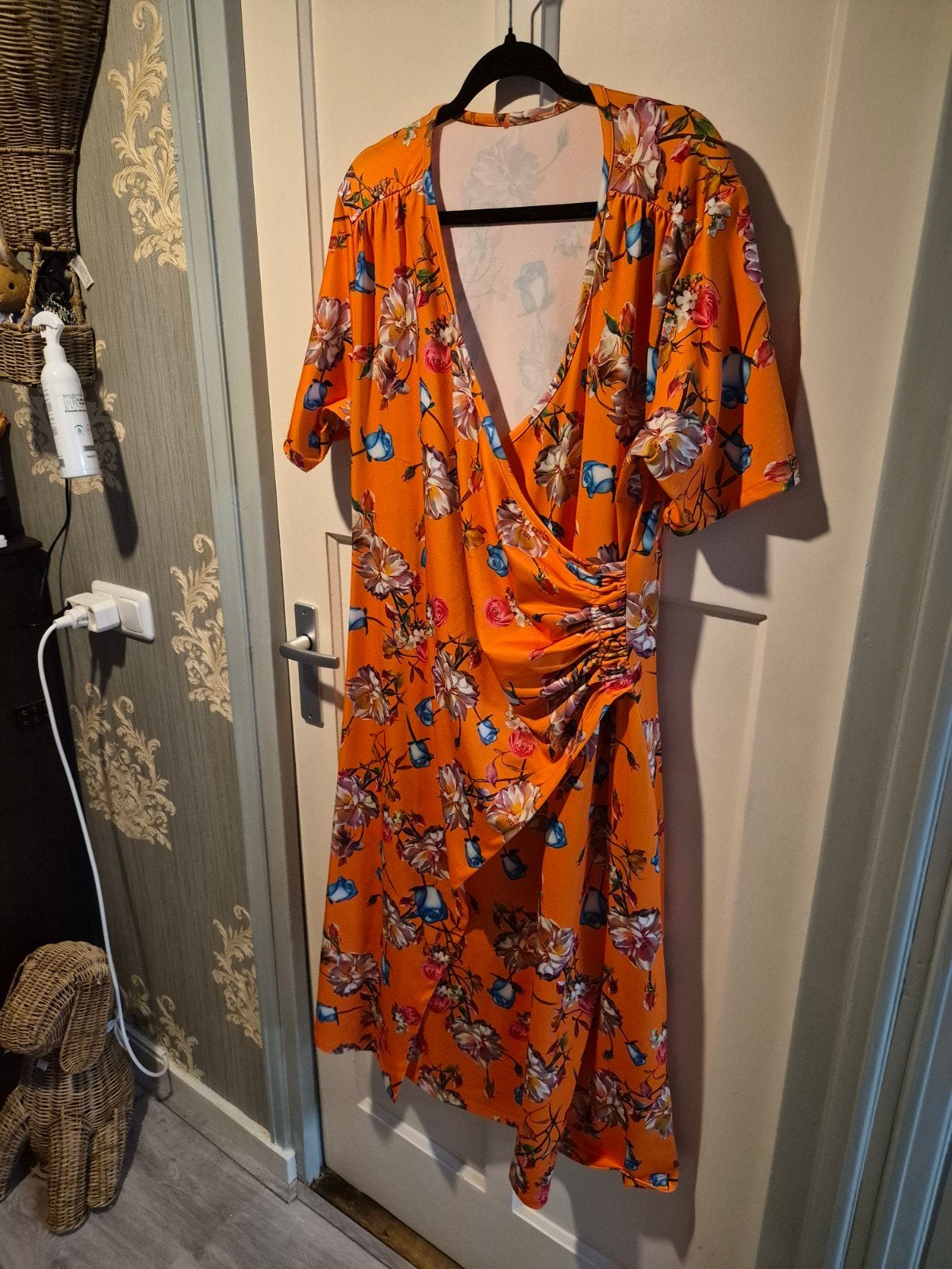 Oranje bloemenjurk tantilly, Kleding | Dames, Maat 42/44 (L), Oranje, Ophalen of Verzenden, Zo goed als nieuw