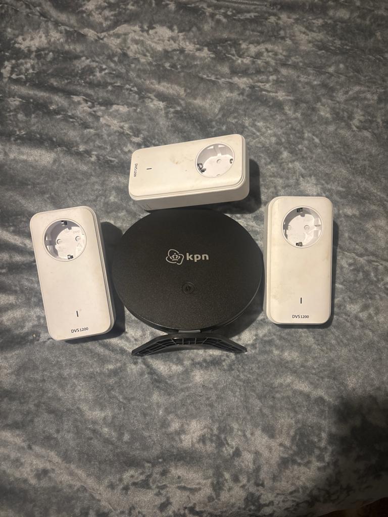 KPN SuperWifi 2.0 Router met 3x Devolo DVS 1200 Powerline, Computers en Software, Routers en Modems, Gebruikt, Router, Ophalen